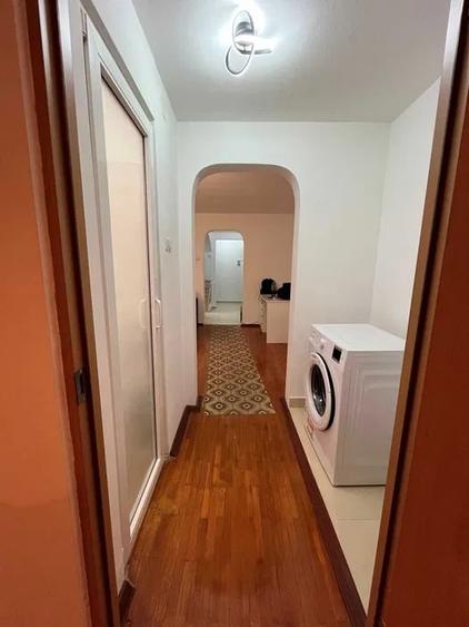 Apartament cu 3 camere semidecomandat, mobilat în Dristor