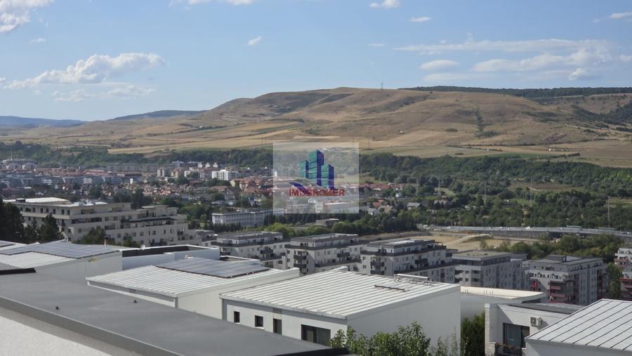 Apartament cu 3 camere semidecomandat, mobilat în Florești
