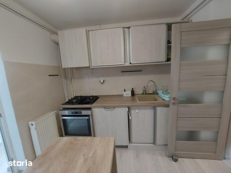 Apartament cu 3 camere decomandat în Micro 4