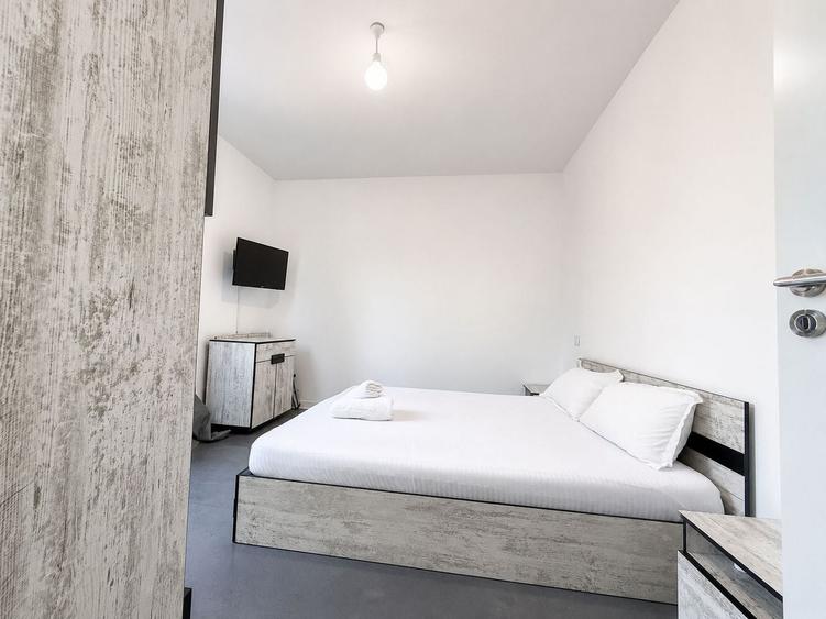 Apartament cu 3 camere decomandat, mobilat în Central
