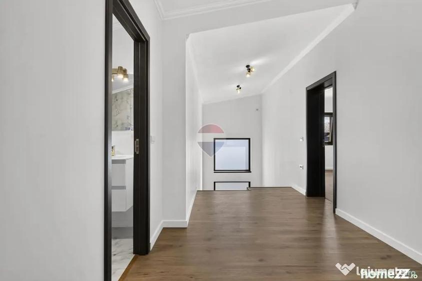 Casă cu 7 camere cu Teren 437 Mp în Livada