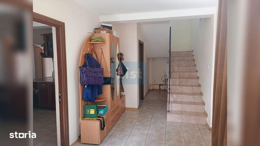 Casă cu 6 camere cu Teren 1000 Mp în Vădeni