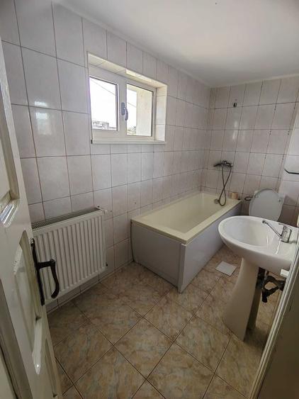 Casă cu 4 camere decomandat cu Canalizare în Mioriței