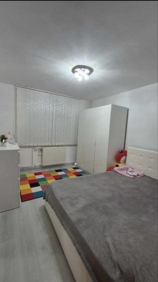 Apartament cu 4 camere decomandat în Crângași
