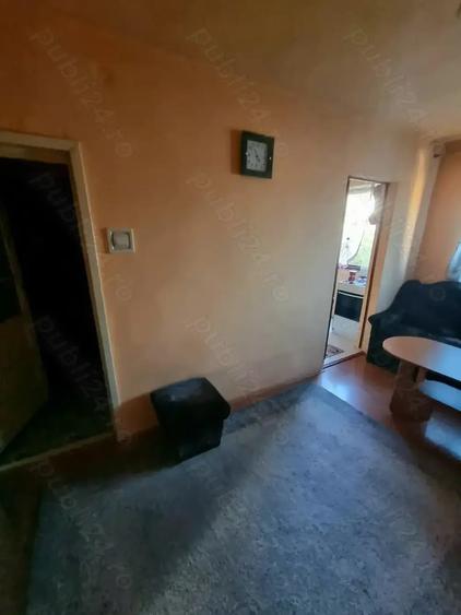 Apartament cu 2 camere nedecomandat în Lipova