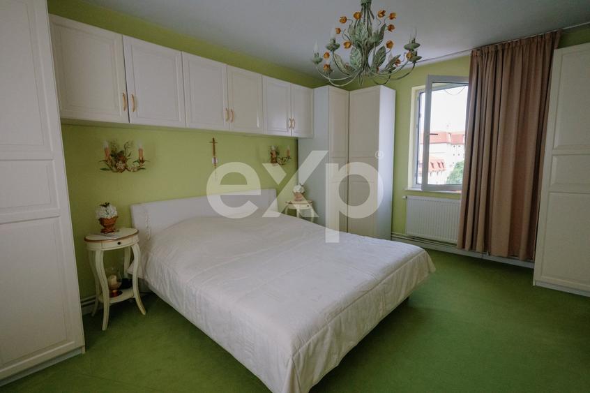 Apartament cu 4 camere decomandat, mobilat în Ultracentral