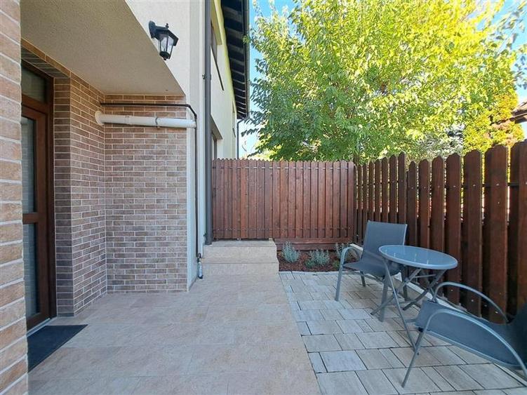 Duplex cu 4 camere cu Canalizare în Dâmbul Rotund
