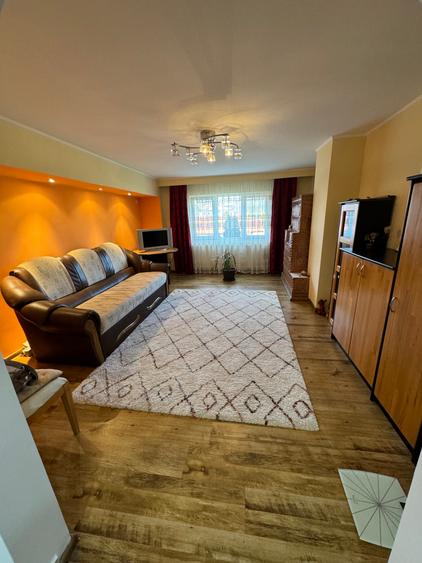 Apartament cu 3 camere decomandat în Bucov