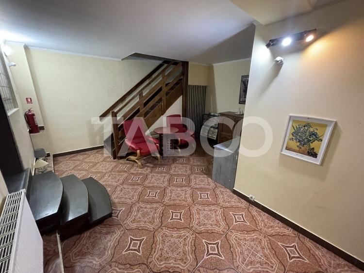 Casă cu 12 camere cu Canalizare în Orașul de Jos