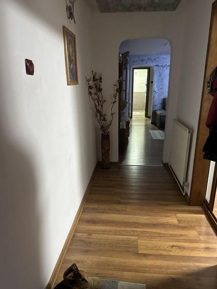 Apartament cu 3 camere semidecomandat în Micro 11