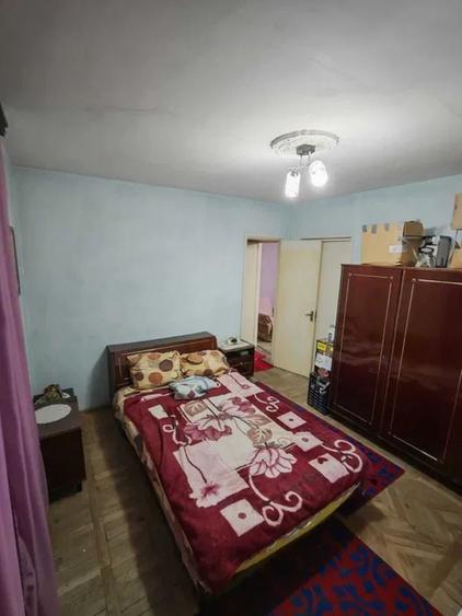 Apartament cu 3 camere semidecomandat în Micro 16