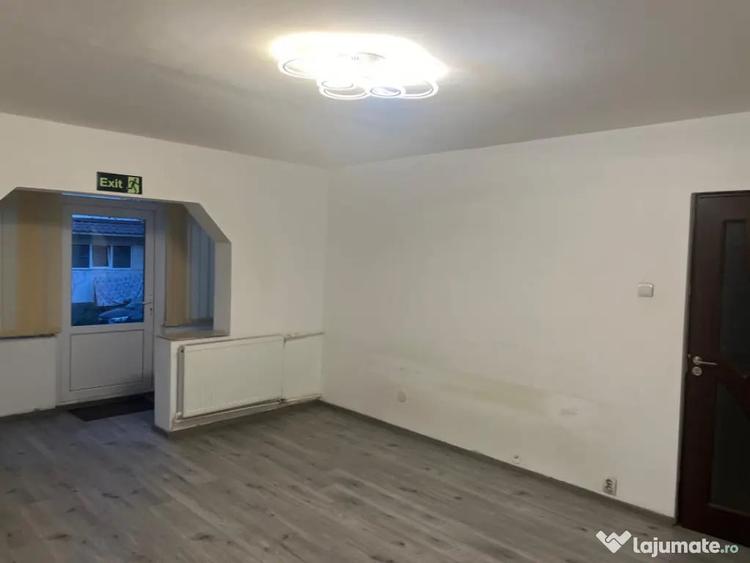 Apartament cu 2 camere semidecomandat în Craiovița Nouă