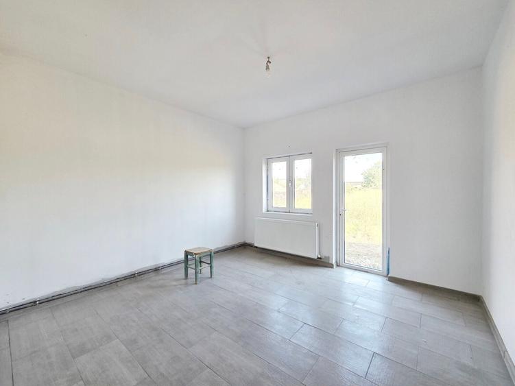 Casă individuală cu 7 camere cu Canalizare în Central