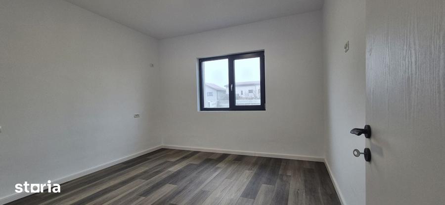 Casă cu 4 camere cu Teren 430 Mp în Domnești