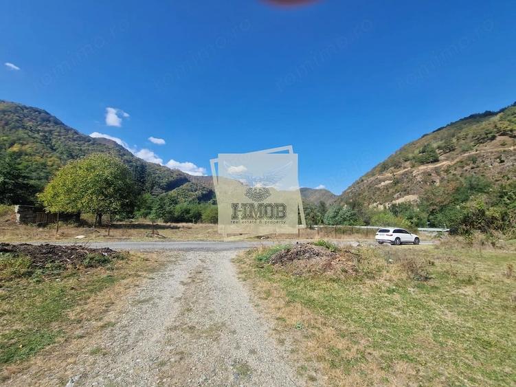 Teren de 4360 mp, în Central