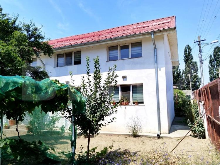 Casă individuală cu 4 camere cu Canalizare în Sud