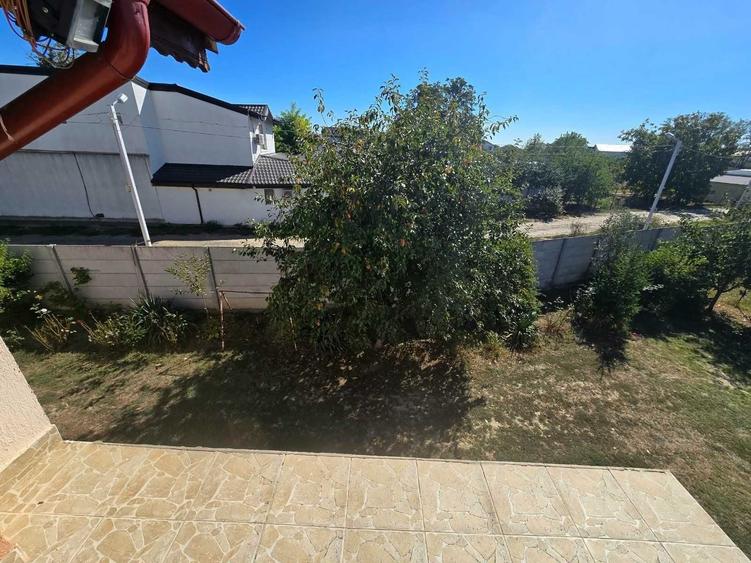 Casă cu 4 camere cu Teren 1300 Mp în Săbăreni