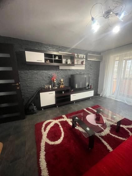 Apartament cu 3 camere decomandat în Crișan