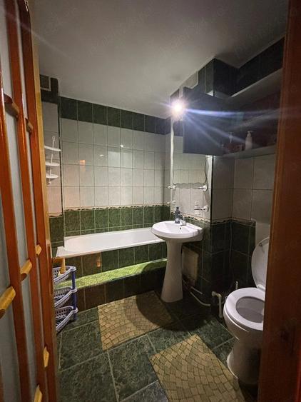 Apartament cu 3 camere decomandat în Metalurgie