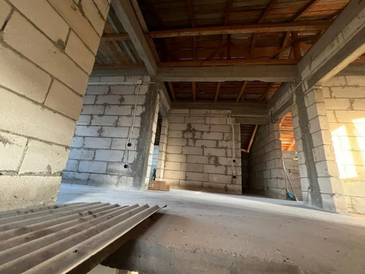 Casă individuală cu 4 camere cu Canalizare în Valea Călugărească