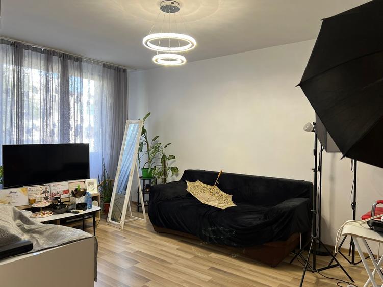 Apartament cu 3 camere decomandat în Drumul Taberei