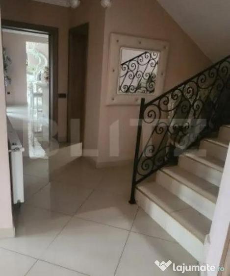 Casă cu 5 camere cu Teren 500 Mp în Criș