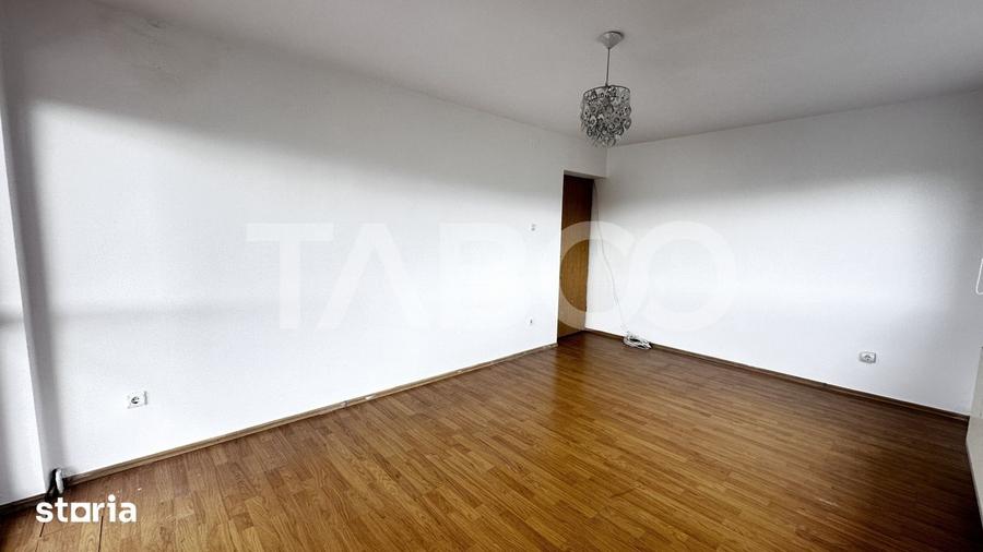 Apartament cu 3 camere decomandat în Trei Stejari