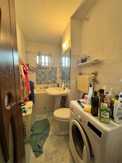 Apartament cu 4 camere decomandat în Gojdu