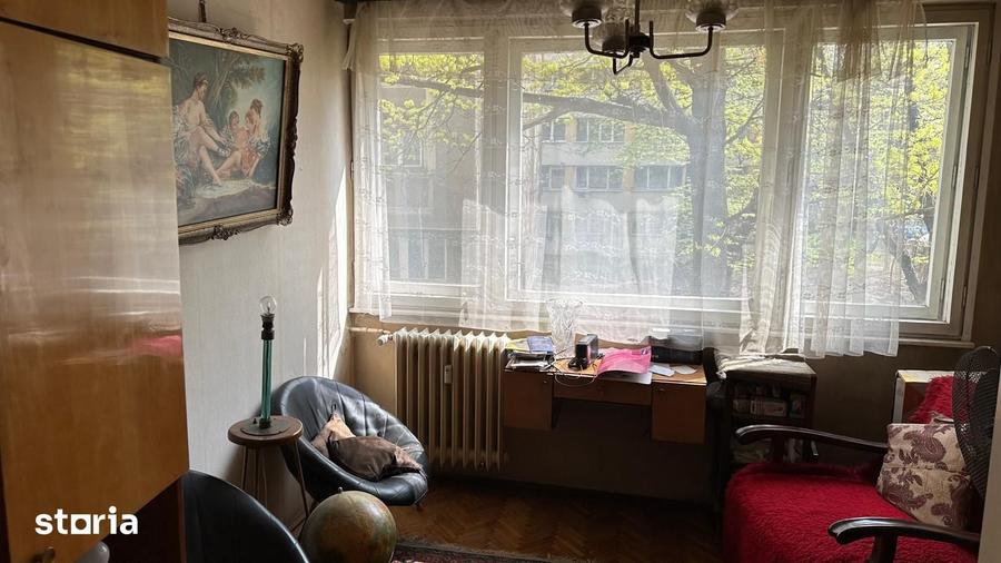 Apartament cu 3 camere semidecomandat în Iancului
