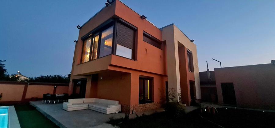 Casă cu Teren 700 Mp în Central