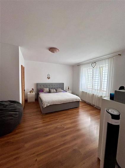 Casă cu 6 camere cu Teren 894 Mp în Diniaș