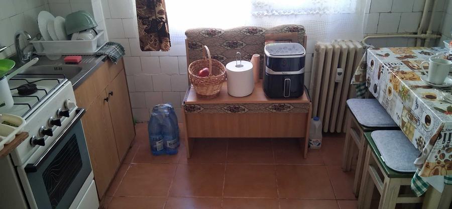 Apartament cu 3 camere semidecomandat în Calea București