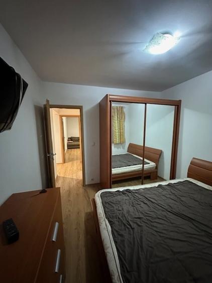 Apartament cu 2 camere decomandat, mobilat în Central