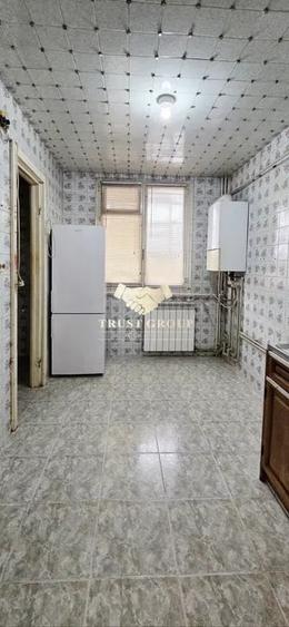 Apartament cu 3 camere decomandat în Drumul Taberei