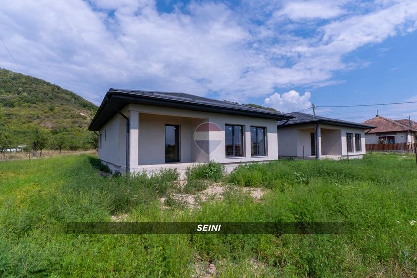 Casă individuală cu 3 camere cu Teren 750 Mp în Est
