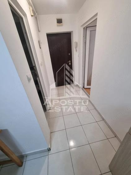 Garsonieră decomandată în Lipovei