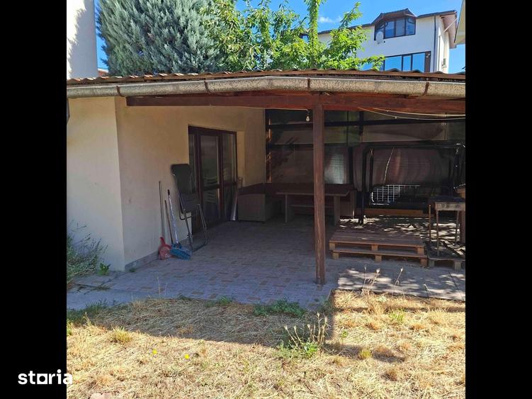 Casă cu 5 camere cu Teren 1000 Mp în Central