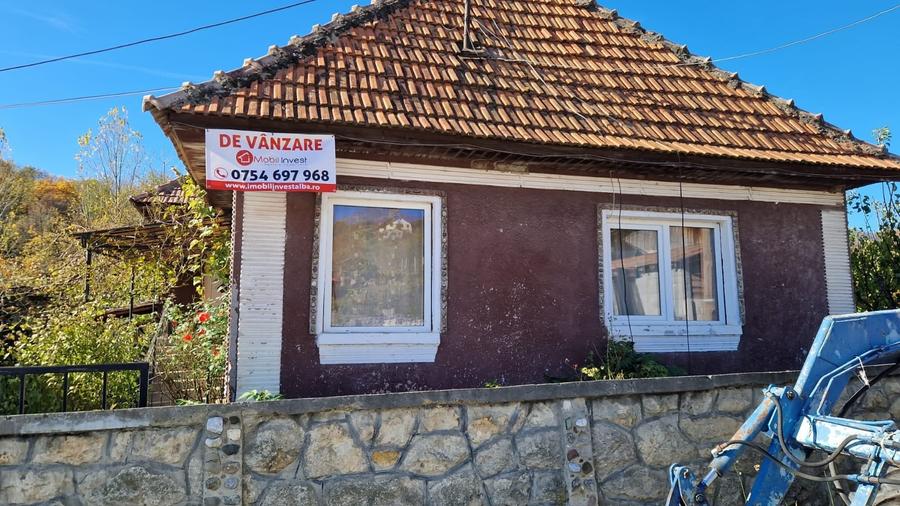 Casă individuală cu 5 camere cu Teren 1750 Mp în Ampoița