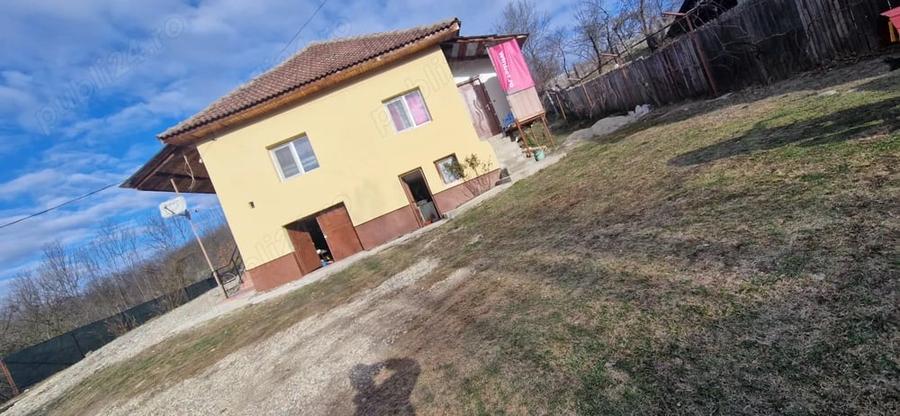 Casă cu 1 camere cu Teren 1000 Mp în Mijlocu