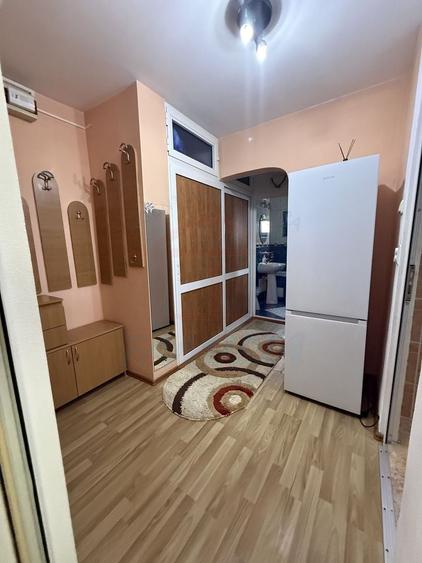 Apartament cu 2 camere decomandat, mobilat în Micro 20