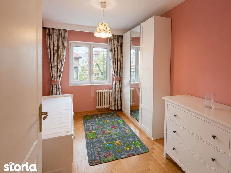 Apartament cu 3 camere semidecomandat în Tei