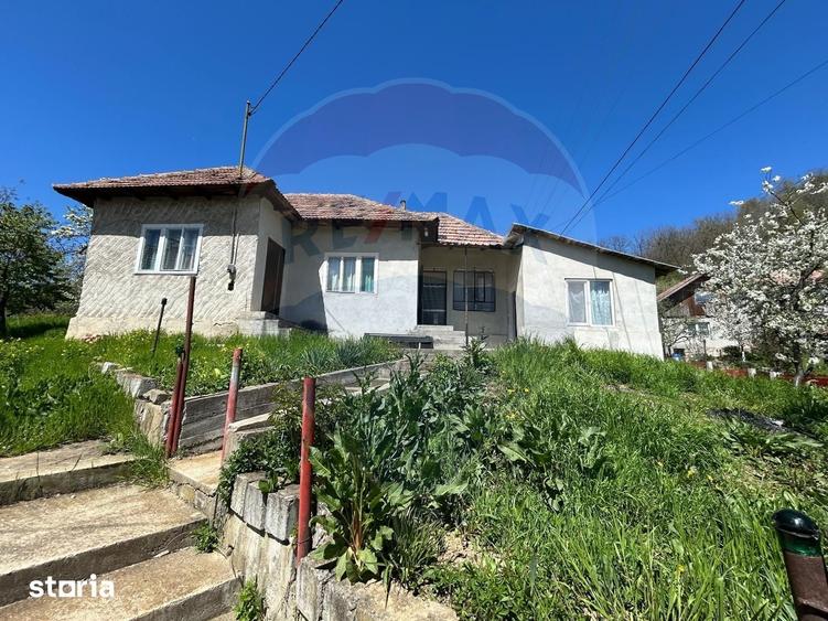 Casă cu 4 camere cu Teren 700 Mp în Chiojdu