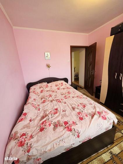 Apartament cu 3 camere semidecomandat, mobilat în Central