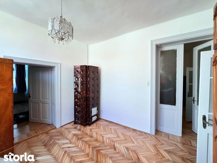 Casă cu 4 camere decomandat cu Canalizare în Gruia