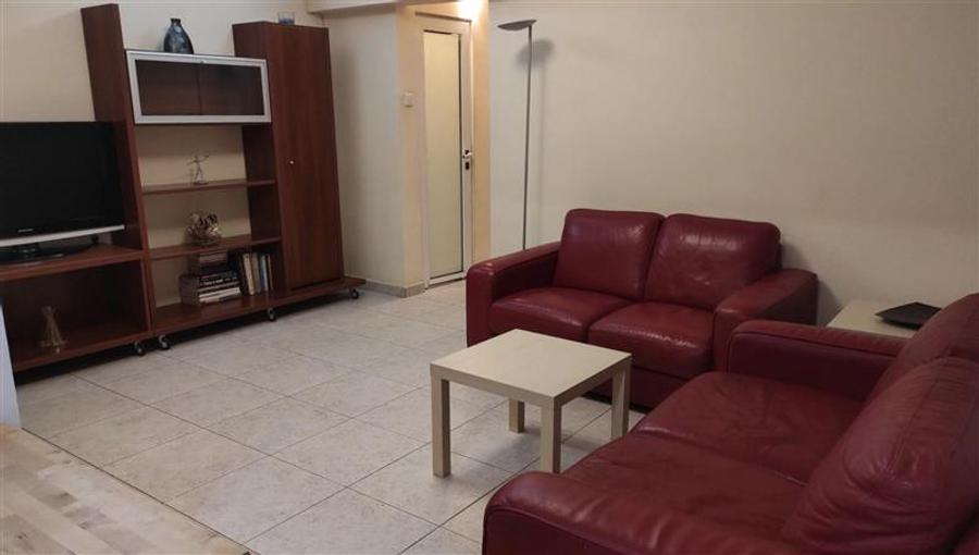 Apartament cu 3 camere semidecomandat în Calea Victoriei