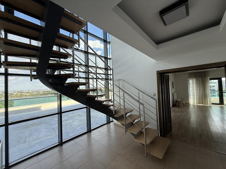 Penthouse cu 5 camere decomandat în Lacul Tei
