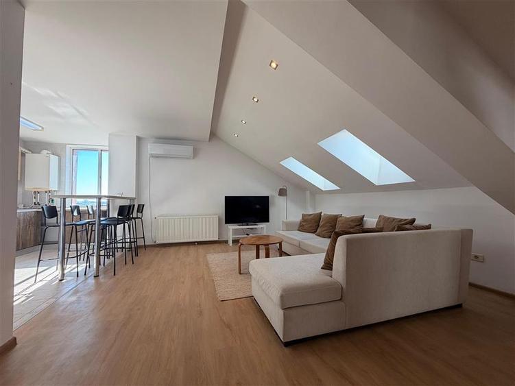 Apartament cu 3 camere semidecomandat, mobilat în Colentina