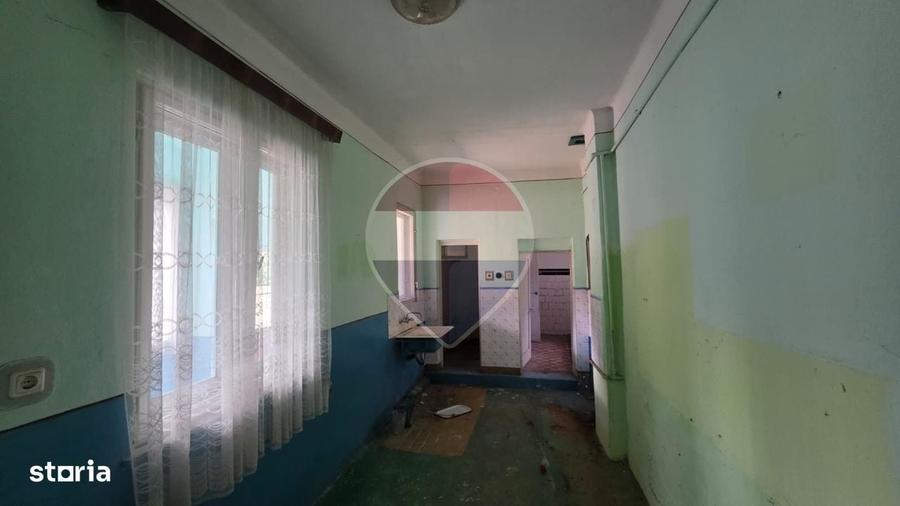 Casă cu 4 camere cu Teren 254 Mp în Central