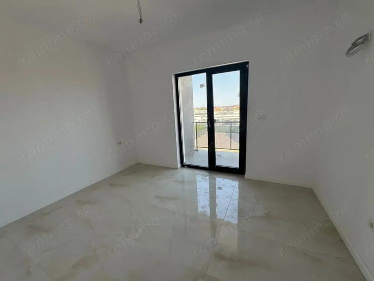 Apartament cu 3 camere semidecomandat în Moșnița Nouă