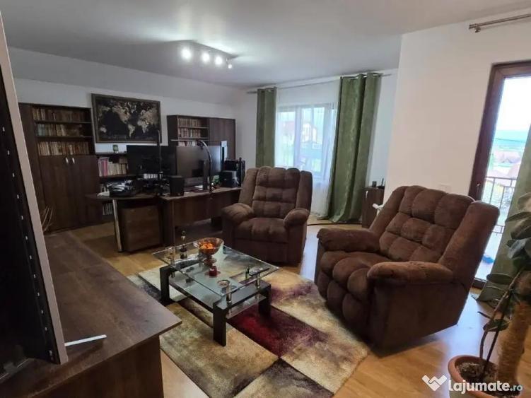 Casă cu 7 camere în Șura Mare